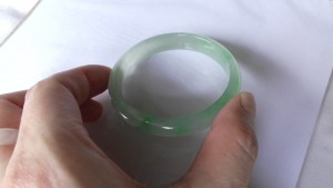 氷翡翠バングル