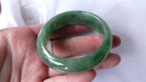 翡翠バングル