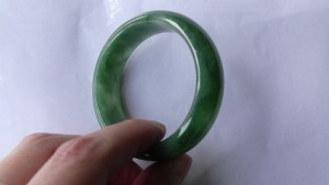 翡翠バングル