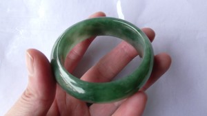 翡翠バングル