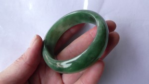 翡翠バングル
