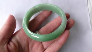 翡翠バングル