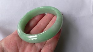 翡翠バングル