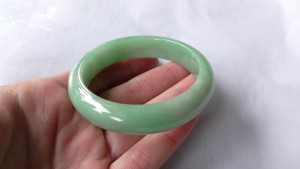 翡翠バングル