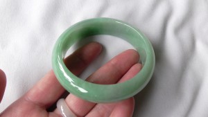 翡翠バングル