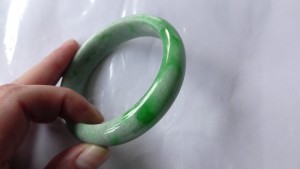 翡翠バングル