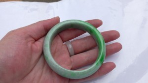 翡翠バングル