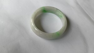 翡翠バングル