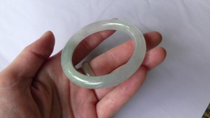 氷翡翠バングル