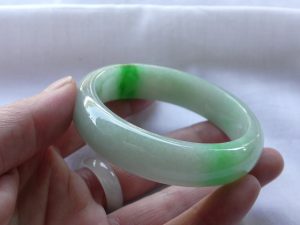 翡翠バングル