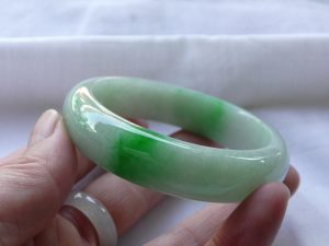 翡翠バングル