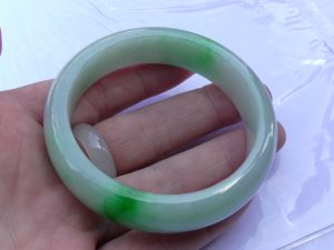翡翠バングル