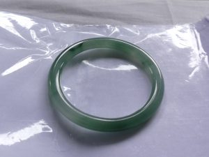 氷翡翠バングル