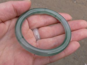 氷翡翠バングル