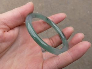氷翡翠バングル