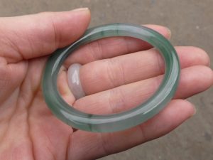 氷翡翠バングル