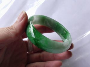 翡翠バングル