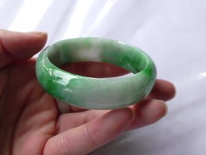 翡翠バングル