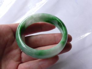 翡翠バングル
