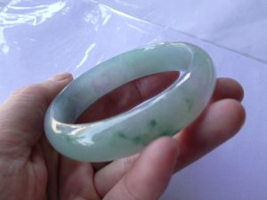 氷翡翠バングル