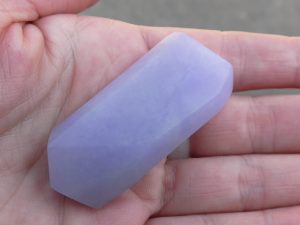 ラベンダー翡翠原石
