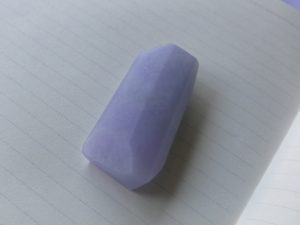 ラベンダー翡翠原石