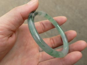 氷翡翠バングル