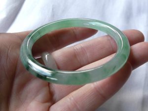 氷翡翠バングル