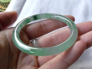 氷翡翠バングル