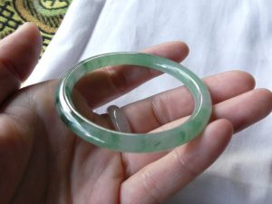 氷翡翠バングル