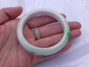 翡翠バングル