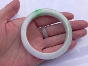 翡翠バングル