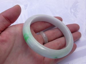 翡翠バングル