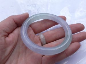 氷翡翠バングル