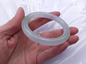 氷翡翠バングル