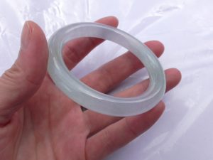 氷翡翠バングル