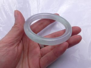 氷翡翠バングル