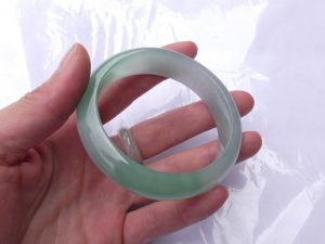 氷翡翠バングル