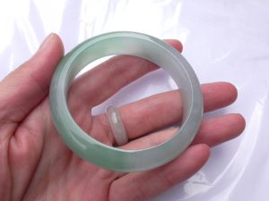 氷翡翠バングル