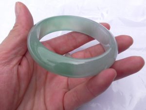 氷翡翠バングル