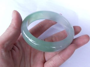 氷翡翠バングル