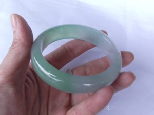 氷翡翠バングル