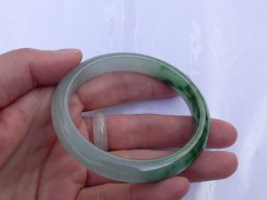 翡翠バングル