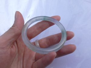 氷翡翠バングル