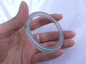 氷翡翠バングル
