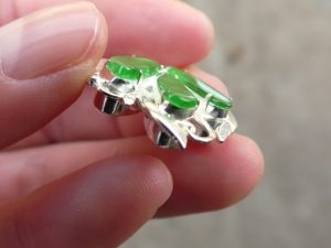 蛍光翡翠ペンダント