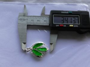 蛍光翡翠ペンダント