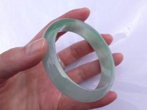 氷翡翠バングル