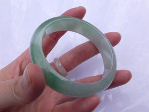 氷翡翠バングル