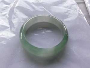氷翡翠バングル